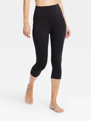 Women's Contour Curvy High-waisted Capri Leggings With Power Waist 20" - All In Motion™ Black