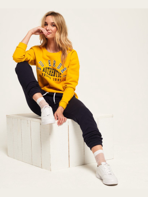 Urban Street Applique Crew Sweatshirt