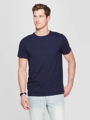 Men's Standard Fit Short Sleeve Lyndale Crew Neck T-shirt - Goodfellow & Co™