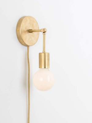Plug-in Hinge Solo Sconce