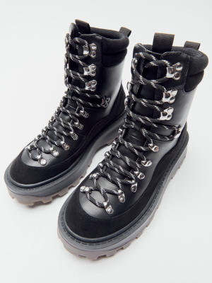 Uo Tina Hiker Boot