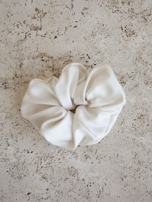 Fiori Scrunchie In Crema Rayon