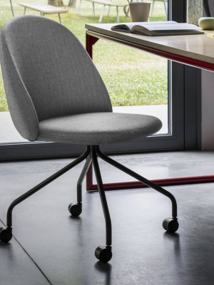 Iola Chair: Swivel 4-star Base