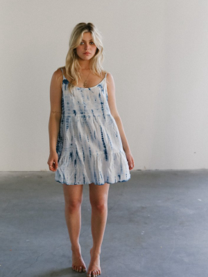 Bella Dahl Strappy Tiered Dress In Navy Tie-dye