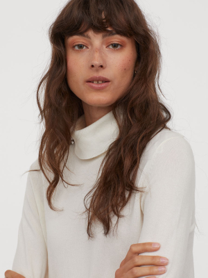 Fine-knit Turtleneck Sweater