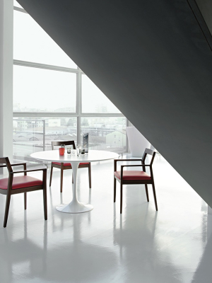 Saarinen Dining Table 47" Round