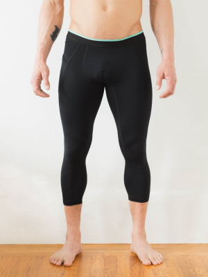 Momentum Compression 3/4 Pant In Black