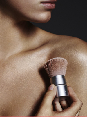 Living Glow Face & Body Powder Brush