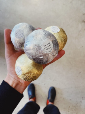 Mini Surprise Ball: Silver & Gold