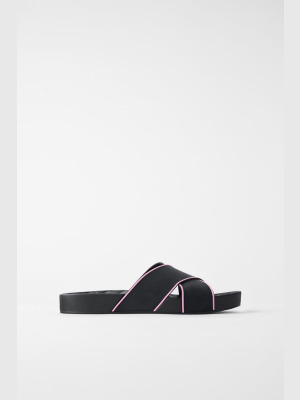 Flat Crossed-strap Sandals Trf