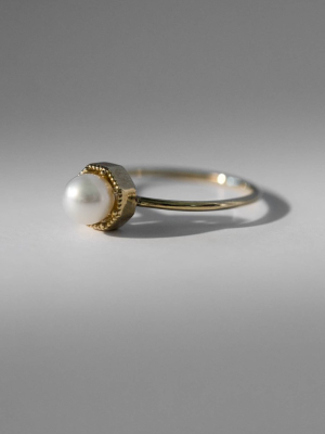 Crown Bezel Pearl Ring