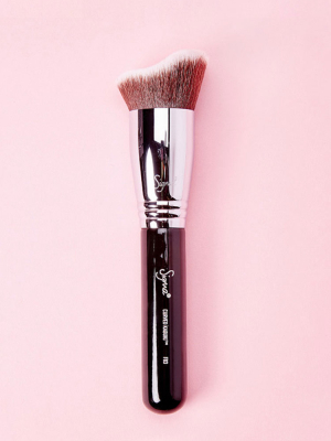 F83 Curved Kabuki Brush