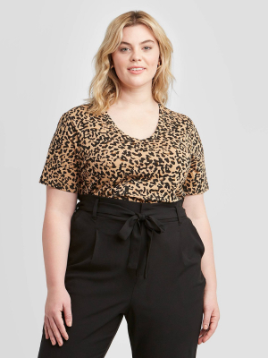 Women's Plus Size Leopard Print Short Sleeve V-neck T-shirt - Ava & Viv™