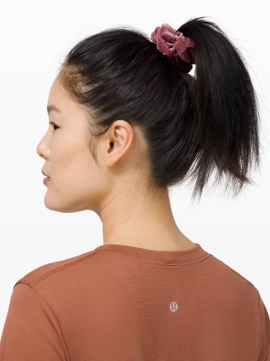 Uplifting Scrunchie Velvet