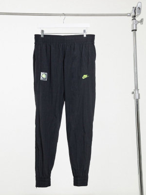 Nike Tennis Re-issue Pants In Black