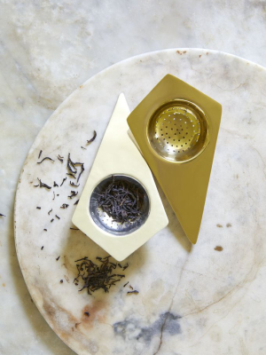 Belgrano Tea Strainer In Solid Brass