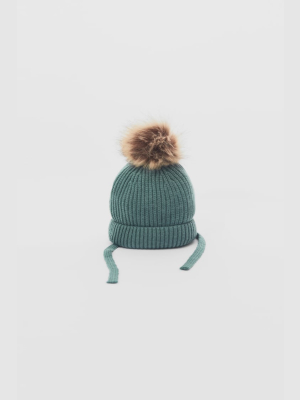 Large Pompom Ribbed Knit Hat