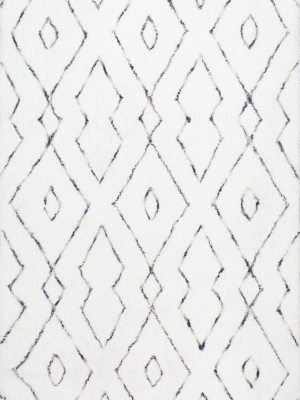 Hand Tufted Beaulah Shaggy Rug In White Design By Nuloom