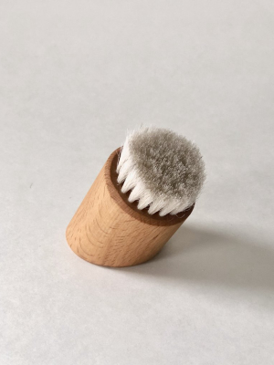 Standing Face Brush