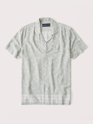 Short-sleeve Camp Collar Button-up Shirt