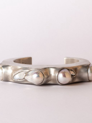 Crescent Bracelet (terrestrial Surfaced, White Pearl, 15mm, As+ma+wprl)