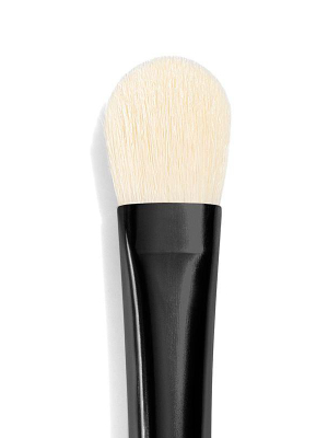 Shade And Sweep Eye Brush