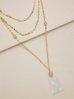 Glamour By Day Necklace With White Resin Pendant And 18k Gold Plated Layered Chain