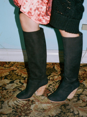 A Détacher Stone Boot In Black