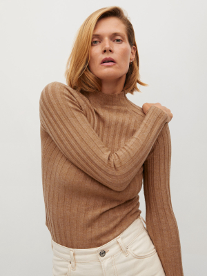 Ribbed Fine-knit Sweater