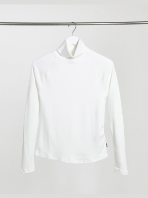 The North Face Explore City Turtle Neck In White