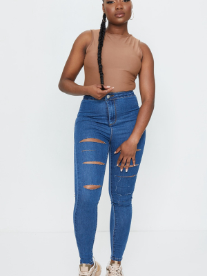 Prettylittlething Petite Mid Blue Wash Rip...