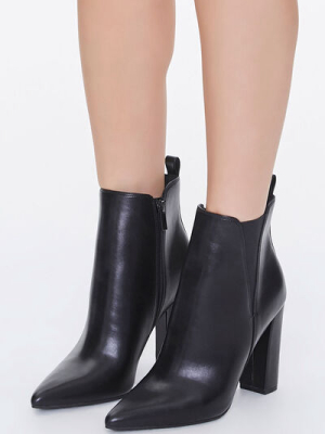 Pointed-toe Chelsea Boots