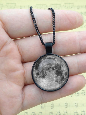 Full Moon Pendant Necklace (4 Colors)