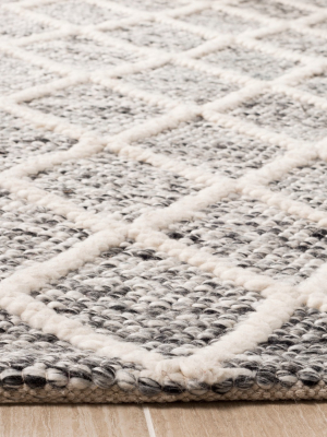 Loraine Diamond Area Rug - Safavieh