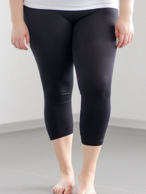 Capri Plus Leggings