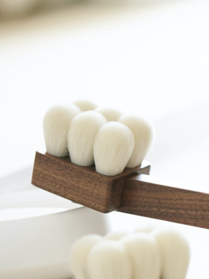 Suvé Goat Hair & Walnut Body Brush