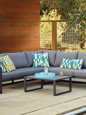 Jaren Outdoor Sectional With Coffee Table