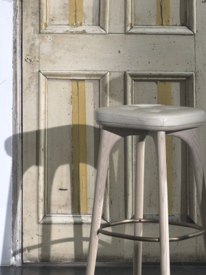 Utility Stool: H610