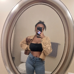 Eya Holmes
